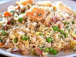 أرز مقلي مع المأكولات البحرية - صغير